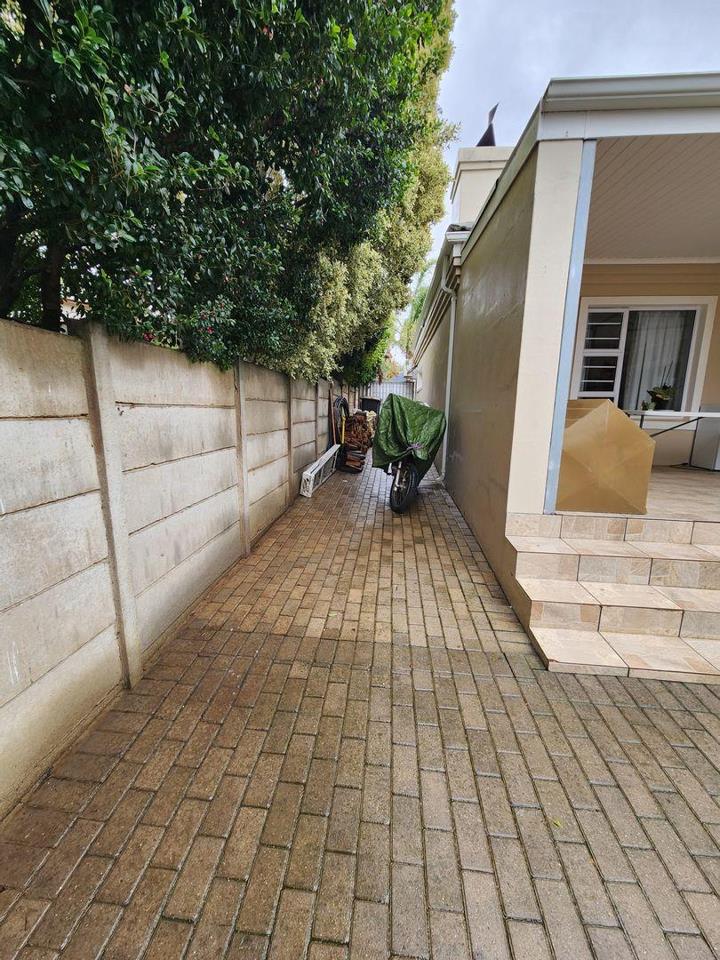 4 Bedroom Property for Sale in Panorama Western Cape